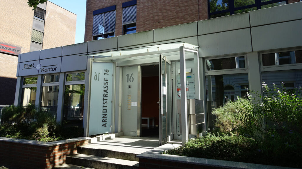 Praxis-Hauseingangsbereich